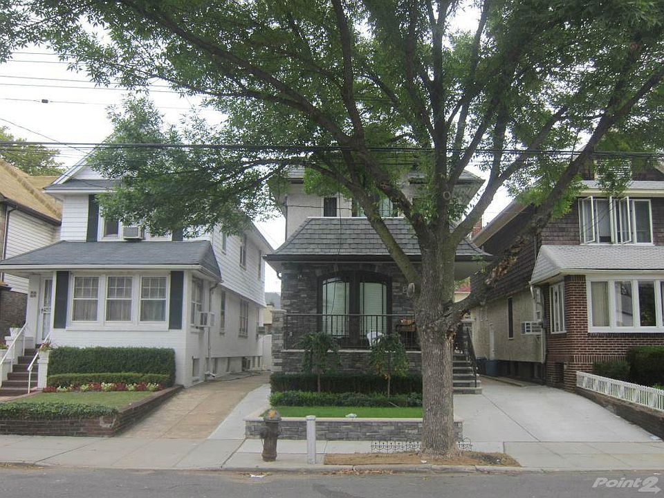 PRIVATE DRIVE... MUST SEE THIS HOUSE TO APPRECIATE IT!!!!