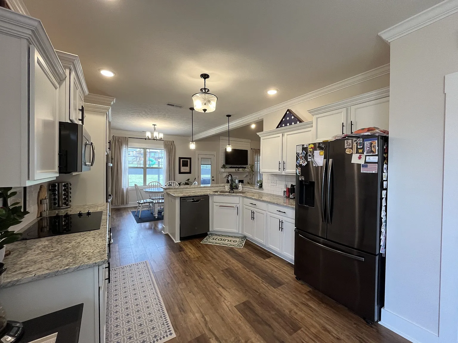 5 bed, 2346 sqft, $2,500 — Photo 3