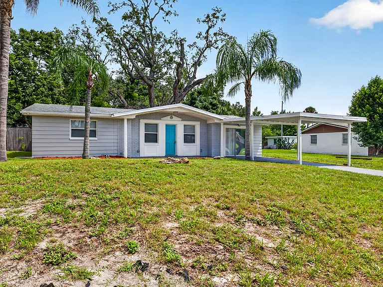 4421 Beacon Square Dr — Photo 2