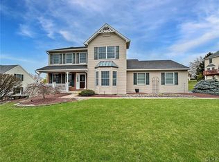 102 Spyglass Hill Rd, Bath, PA 18014