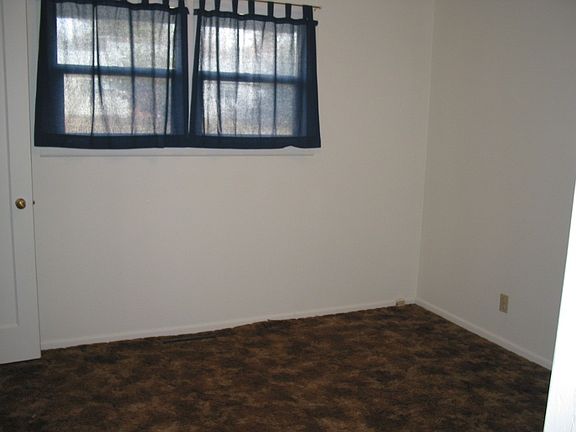 5th image of 5925 N Forest Blvd
