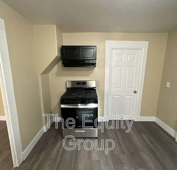 928.5 W Goshen Ave — Photo 5