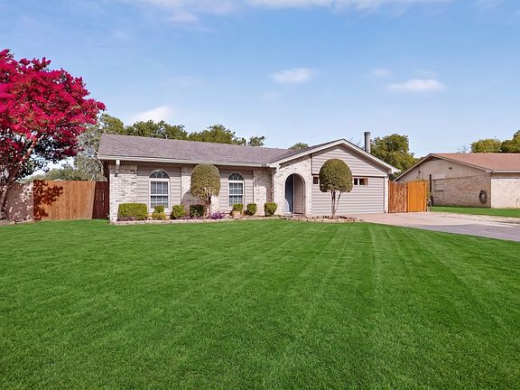3rd image of 2041 Hemlock Dr