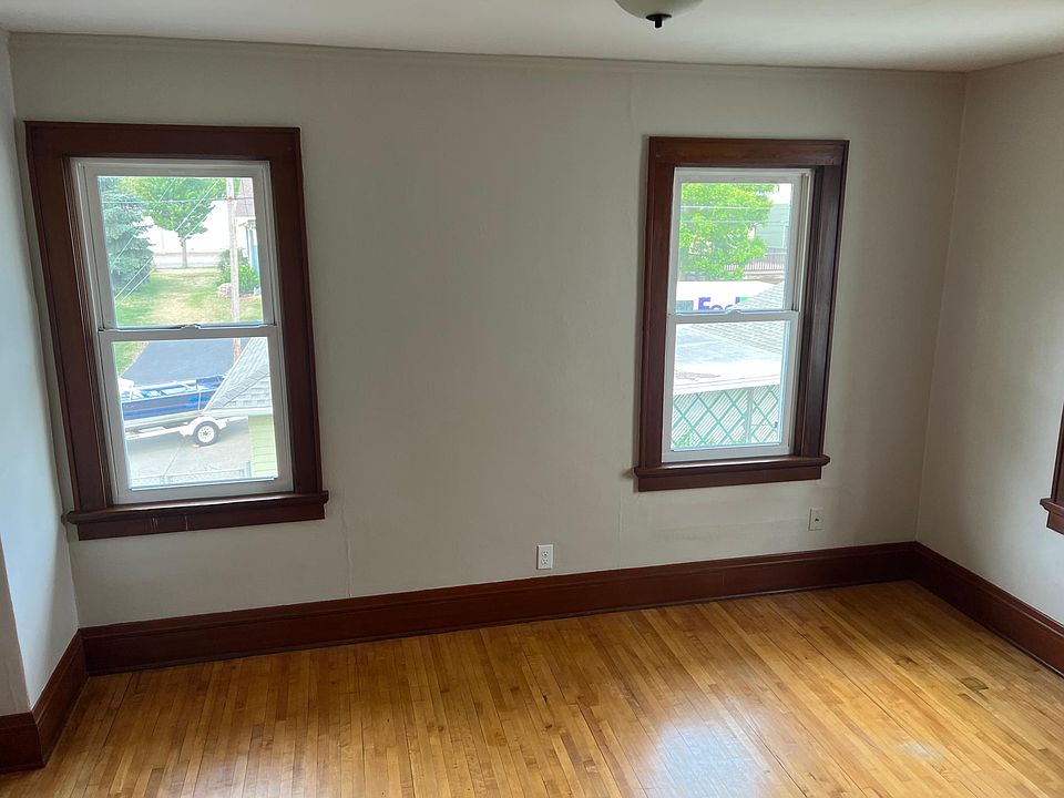 2nd Upper Level Bedroom