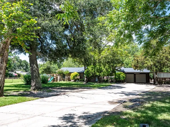 5907 Crosby Dayton Rd, Crosby, TX 77532