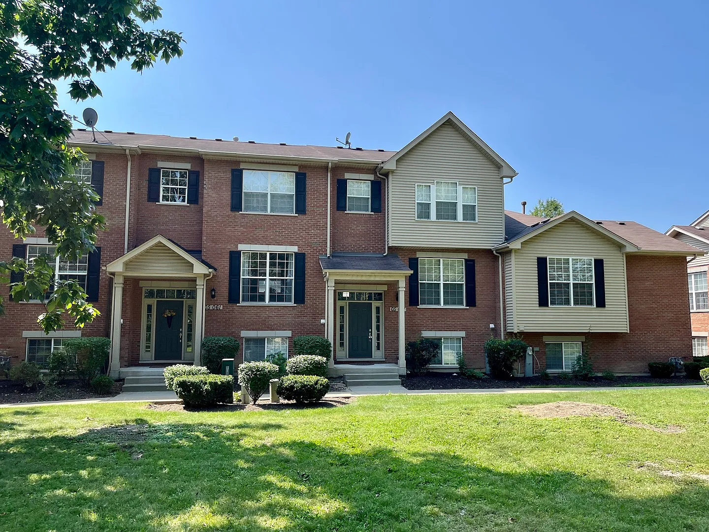 3 bed, 2.5 bath, 2244 sqft, $3,100 — Photo 1