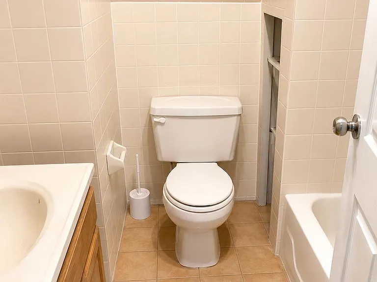 121 W 57th St #2 — Photo 4