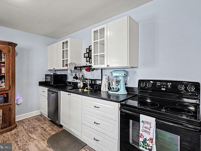 7409 Lake Dr — Photo 24