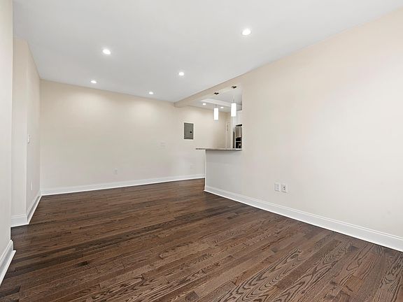 4th image of 30-47 Hobart St #D6n