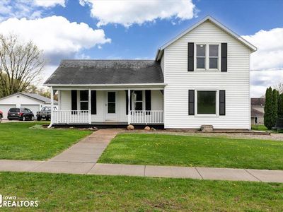 215 W Des Moines St, Brooklyn, IA, 52211