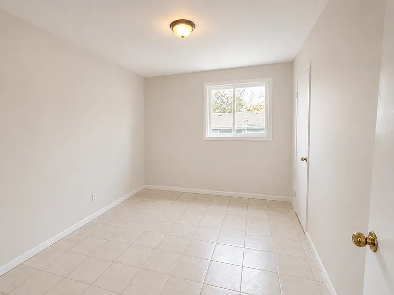 1572 N Shore Dr — Photo 6