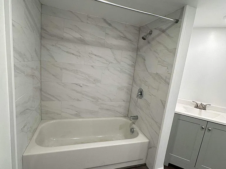 107 S Roberts Rd — Photo 2