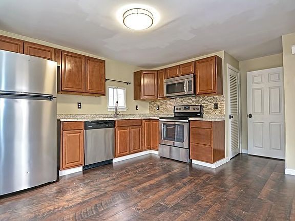 4th image of 172-174 Sanborn St