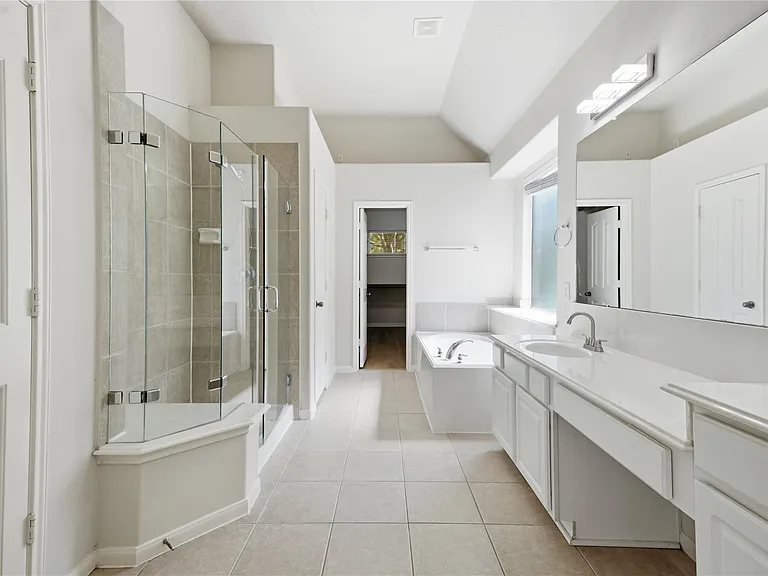 6165 Darlington Ct — Photo 21