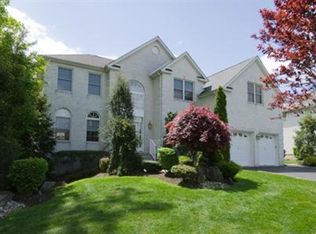 35 Dayna Dr, Monroe Township, NJ 08831
