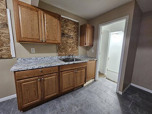 5th image of 9167 Grandmont Ave