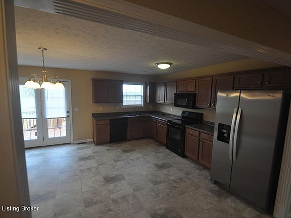 3rd image of 111 Twin Lakes Dr