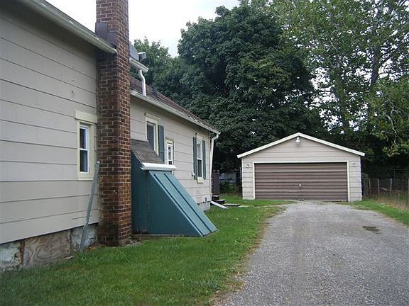 Driveway to Garage area