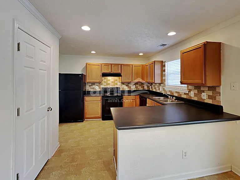 218 Wild Flower Ln — Photo 3