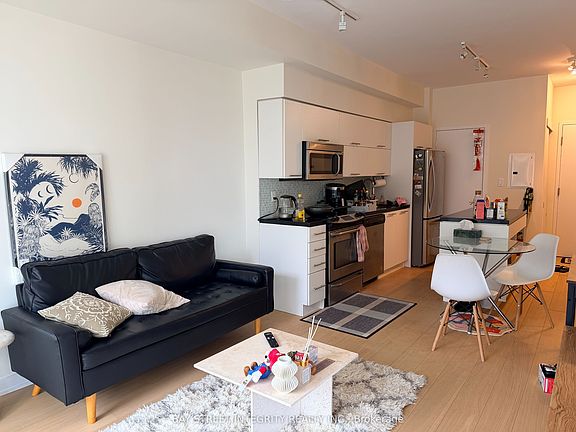 4th image of 126 Simcoe St #1405