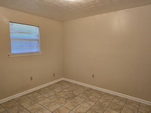 5th image of 2319 Lyndell Dr #5