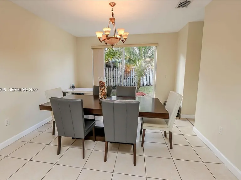 4612 NW 94th Ct — Photo 6