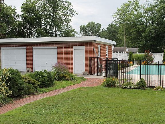 4th image of 3 McIntyre Dr