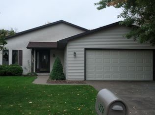 1374 Lindale Ln, Green Bay, WI 54313