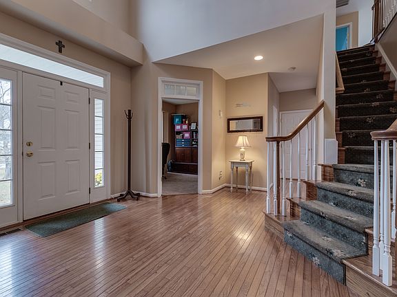 5th image of 115 Maidstone Ln