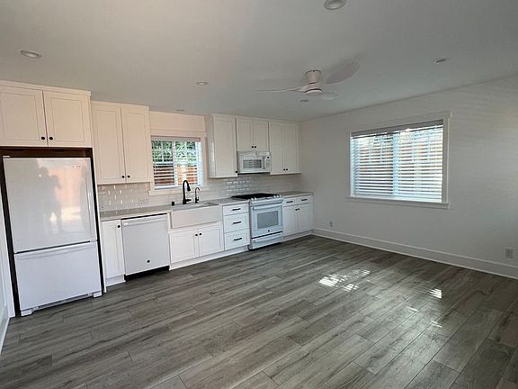 5th image of 4917 Sawyer Ave #A