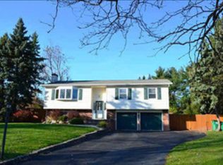 11 Forge Ct, Fishkill, NY 12524