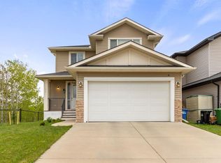 126 W Bayview St SW, Airdrie, AB T4B 3V1