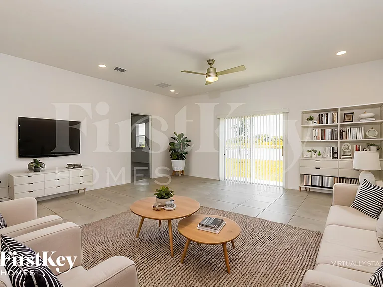 1630 Isleta Loop — Photo 4