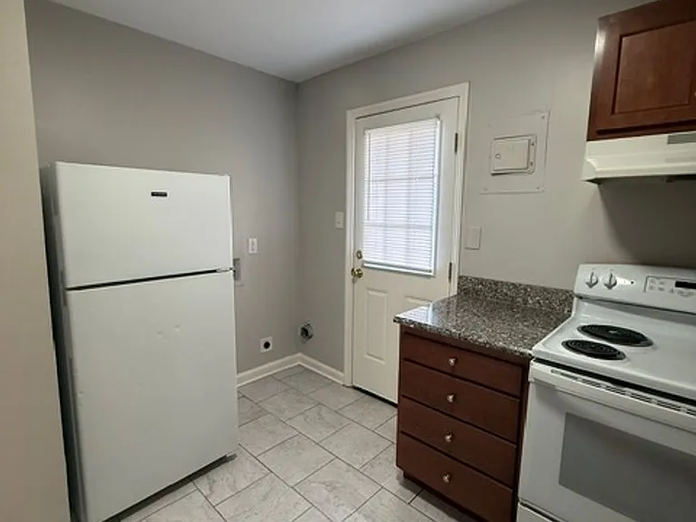 310 Greenbriar Rd — Photo 7