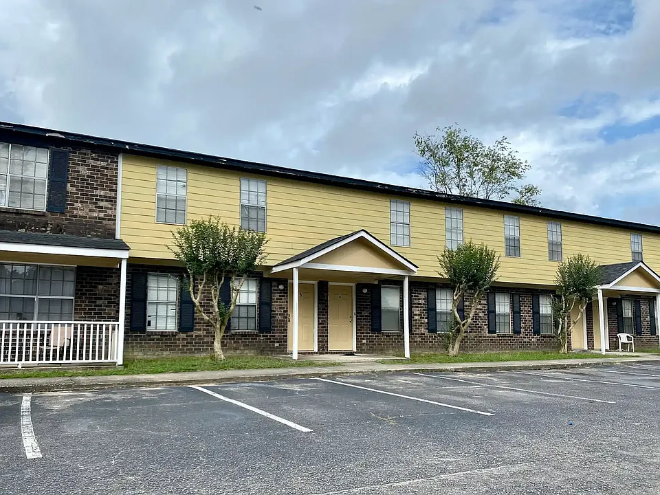 Wood Oak Apartments