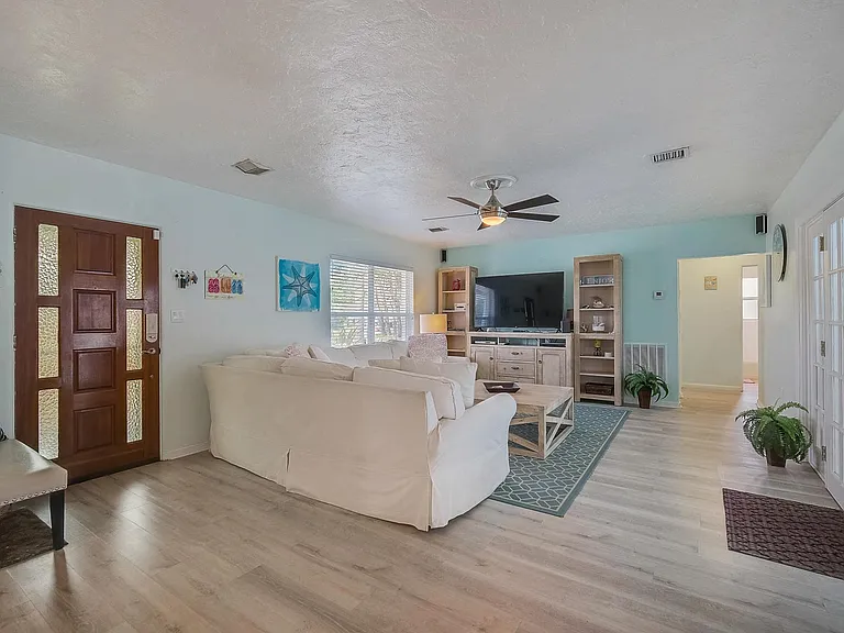 2825 Webber St — Photo 5