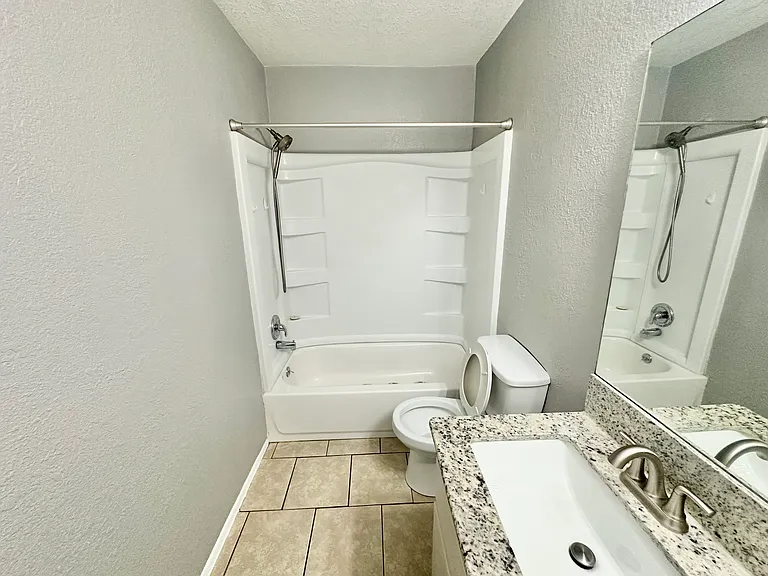 2107 Hinkle Ave #C — Photo 8