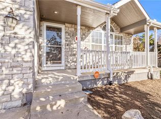 601 Mayberry Ct, Raymore, MO 64083
