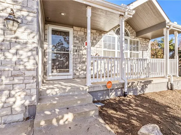 601 Mayberry Ct, Raymore, MO 64083