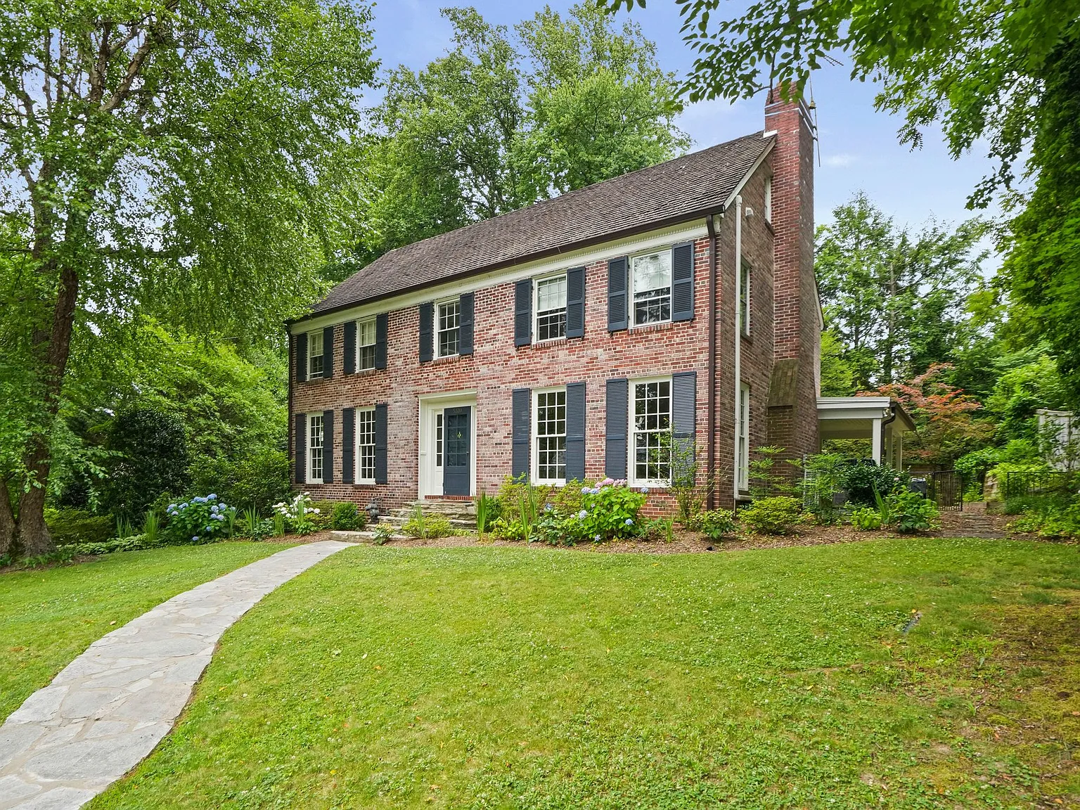 5 bed, 4.5 bath, 4028 sqft, $9,800 — Photo 2