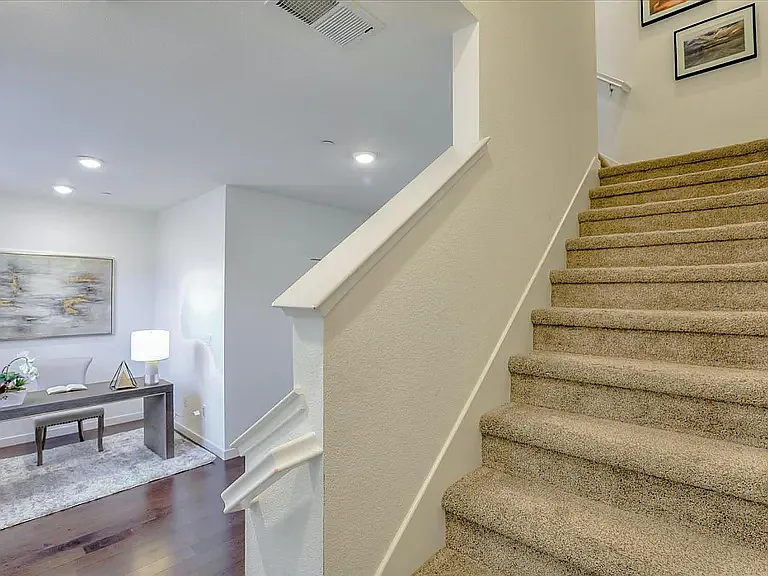 3 bed, 2.5 bath, 1714 sqft, $4,500 — Photo 4