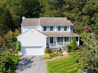 39 Clairmont Cir, Groton, CT 06355
