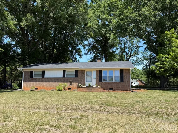 1771 24th Avenue Ct NE, Hickory, NC 28601