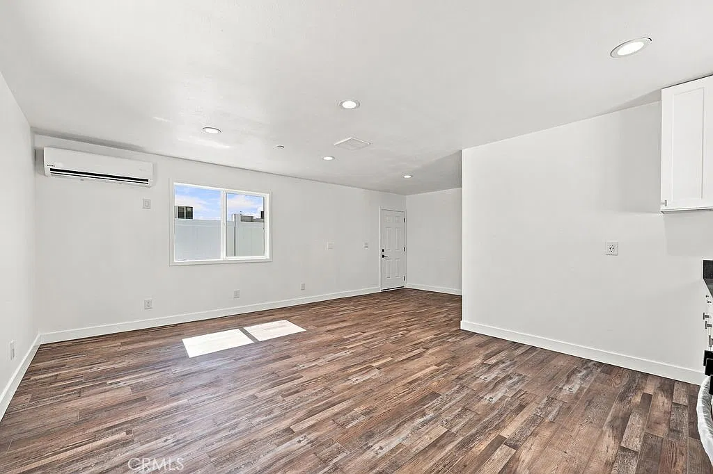 2 bed, 850 sqft, $2,900 — Photo 2