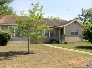 1104 Olive St, Jourdanton, TX 78026