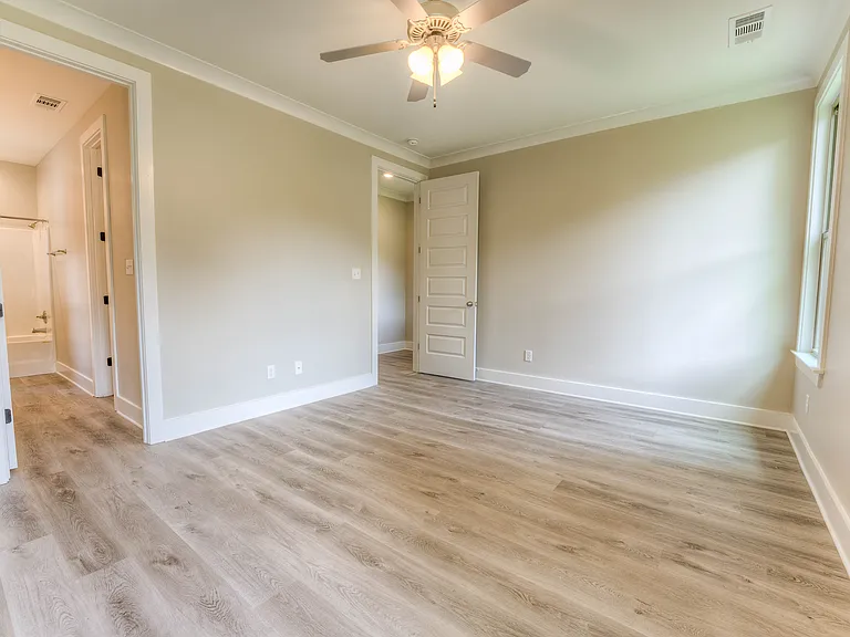 909 N Avalon St — Photo 8