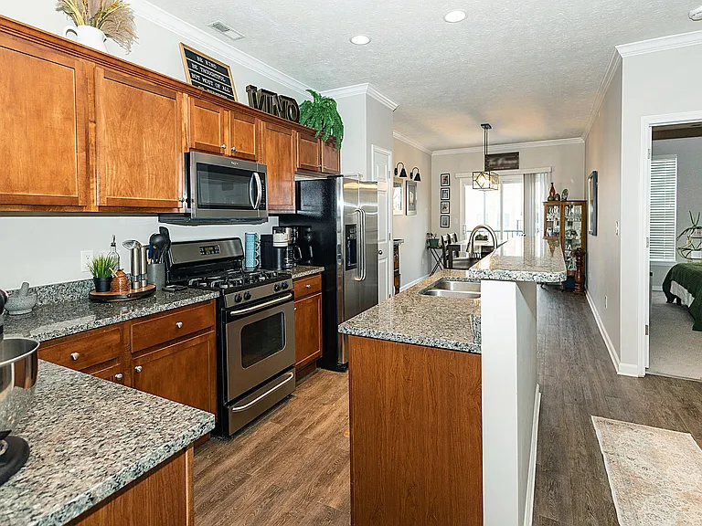 6595 Reserve Dr — Photo 6