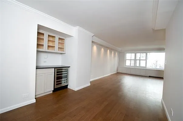 Sold by R New York | media 21