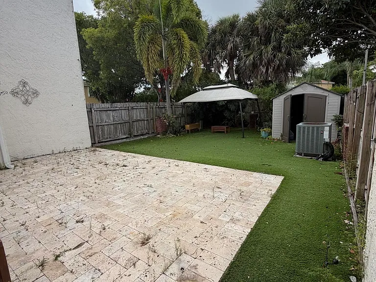 806 NW 41st Ct — Photo 9