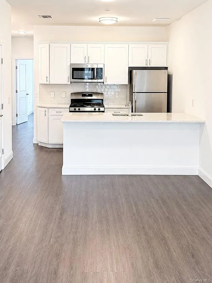 1 bed, 1.0 bath, 850 sqft, $3,150 — Photo 2